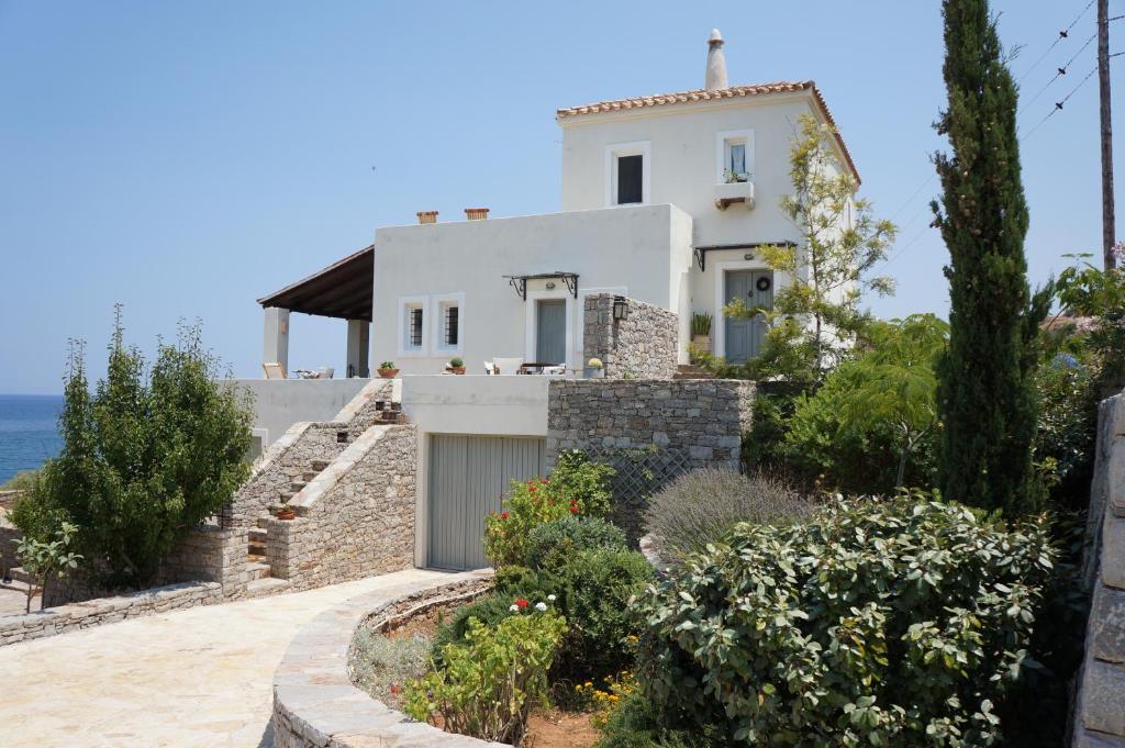 Almyra Kythera room 1