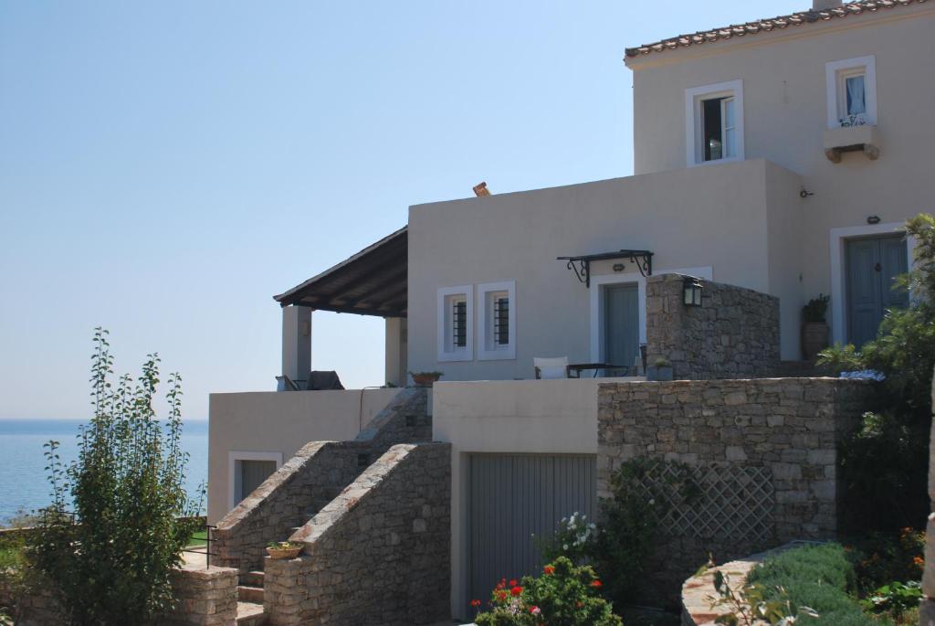 Almyra Kythera room 4